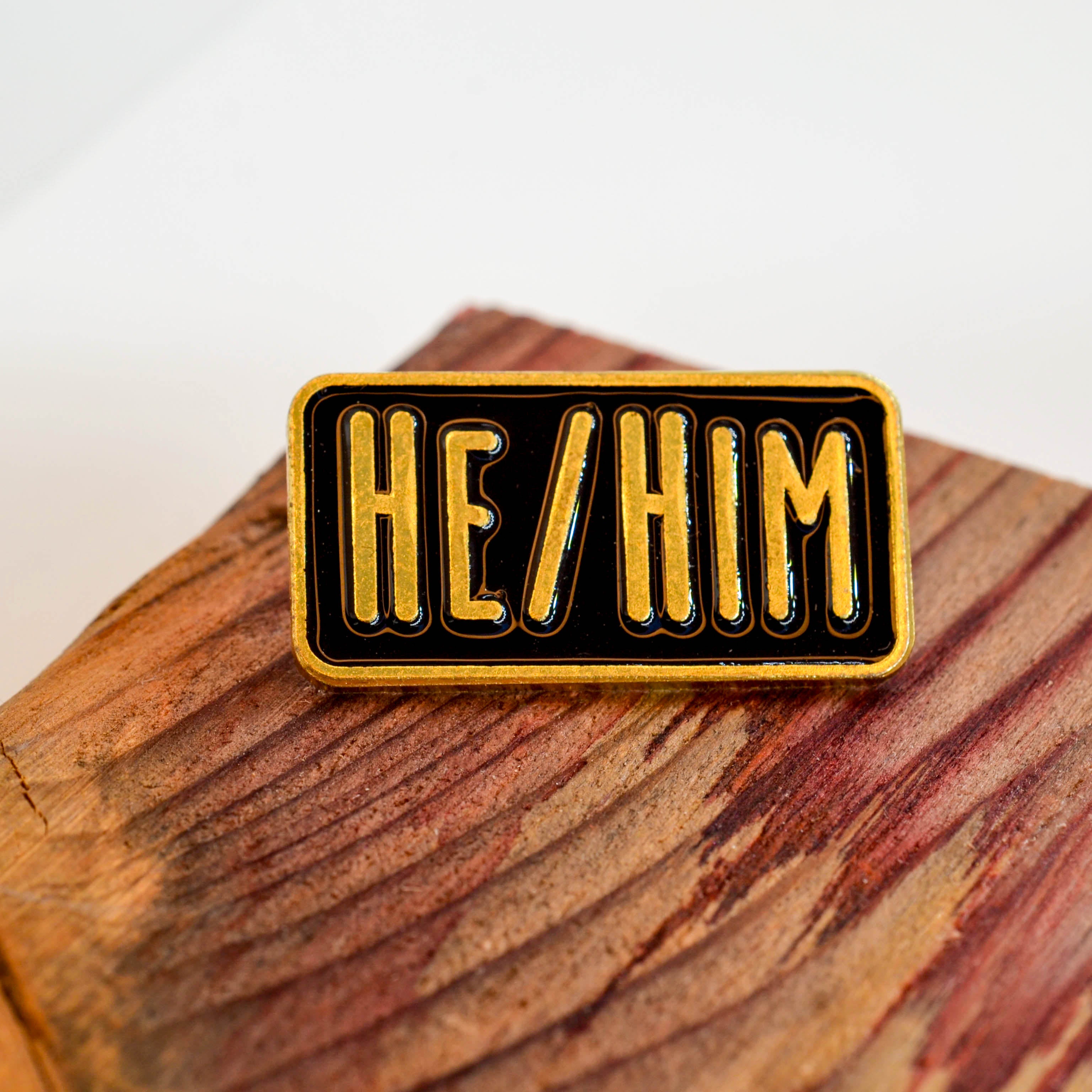 Pins - Pronomen & Identität