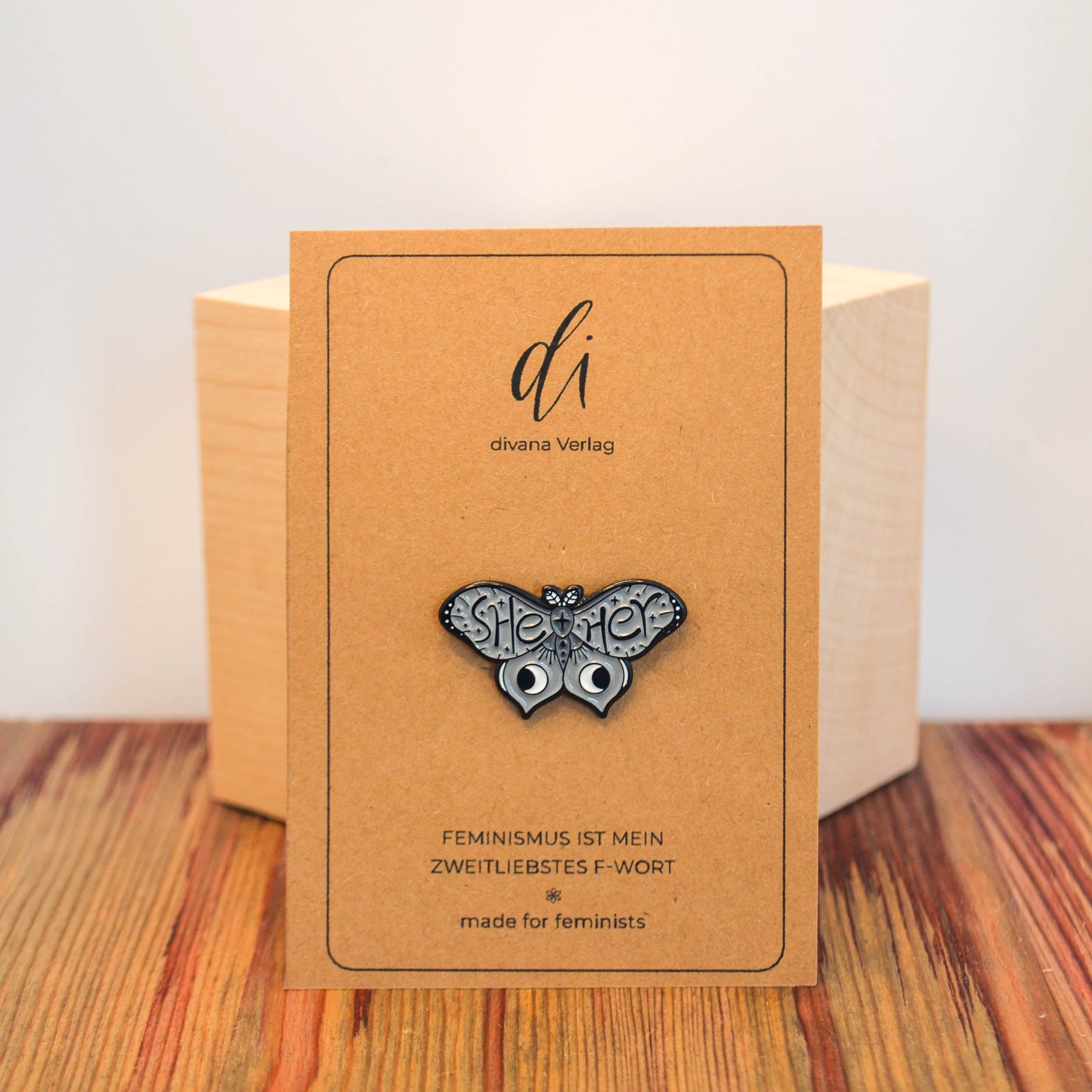 Pins - Pronomen & Identität