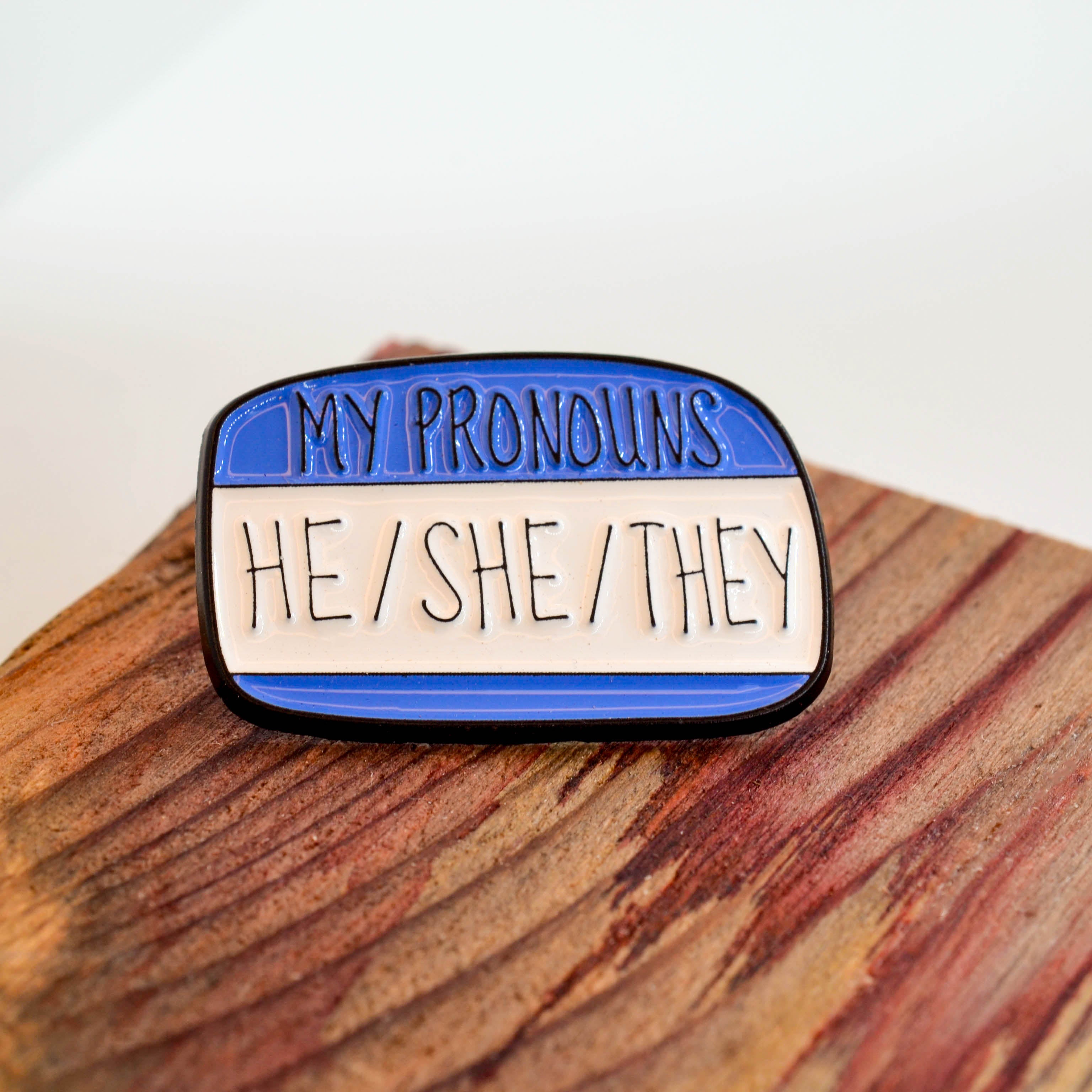 Pins - Pronomen & Identität