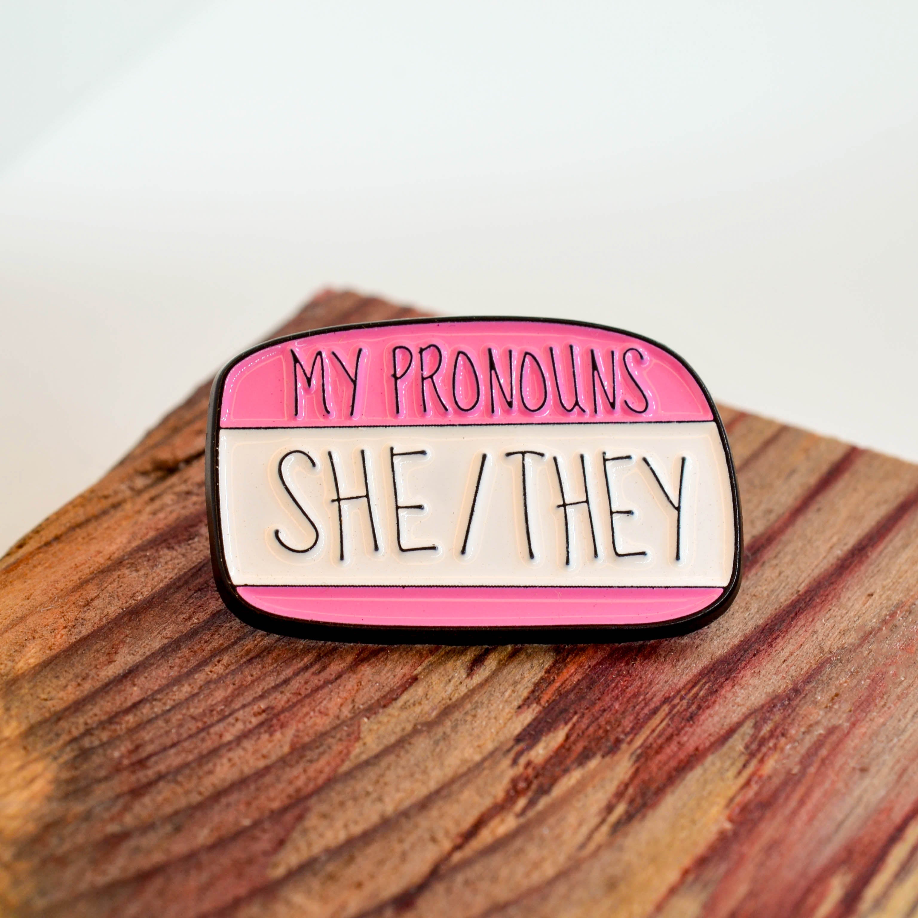 Pins - Pronomen & Identität