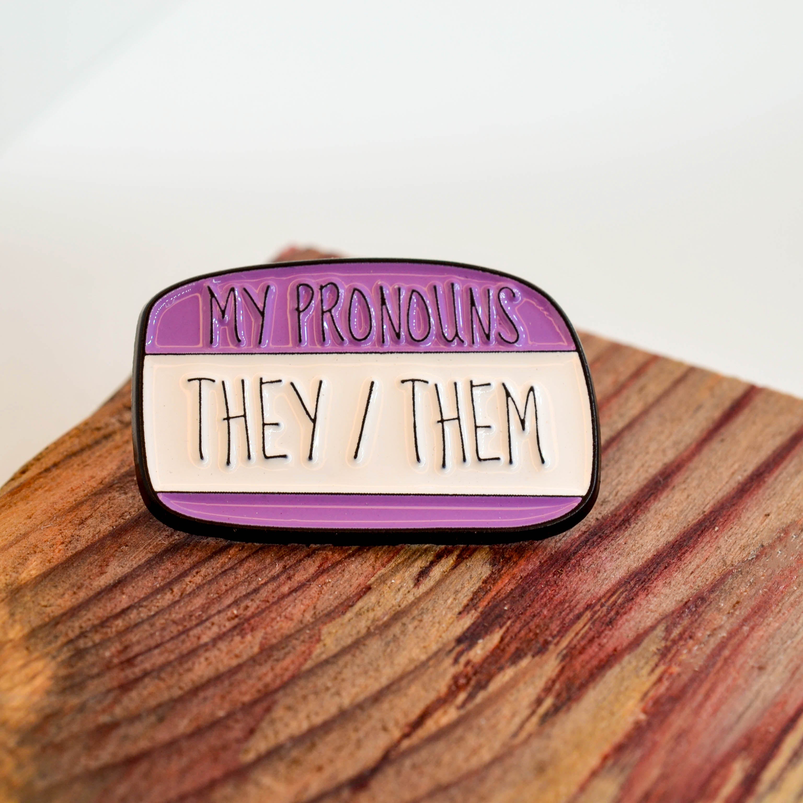 Pins - Pronomen & Identität