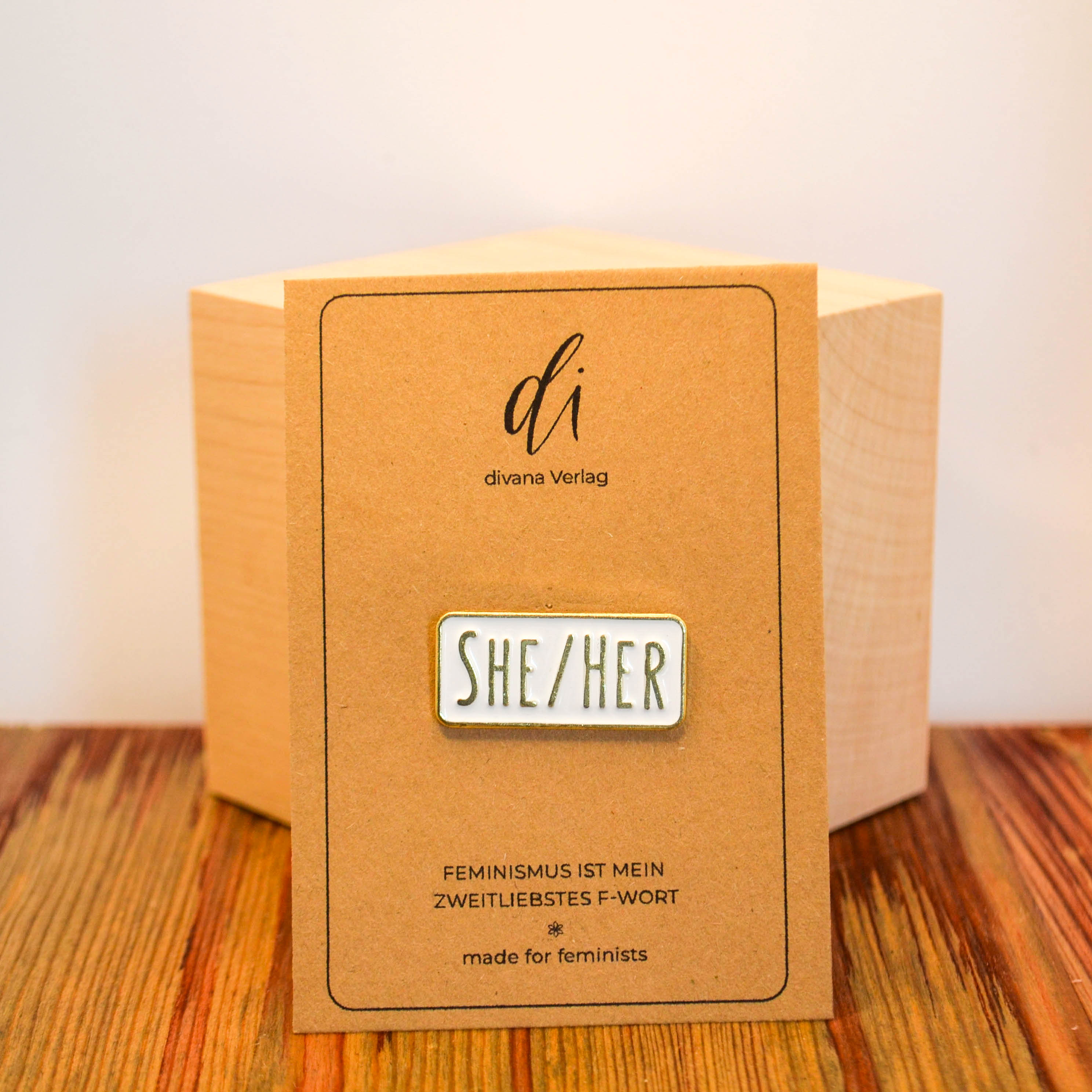 Pins - Pronomen & Identität