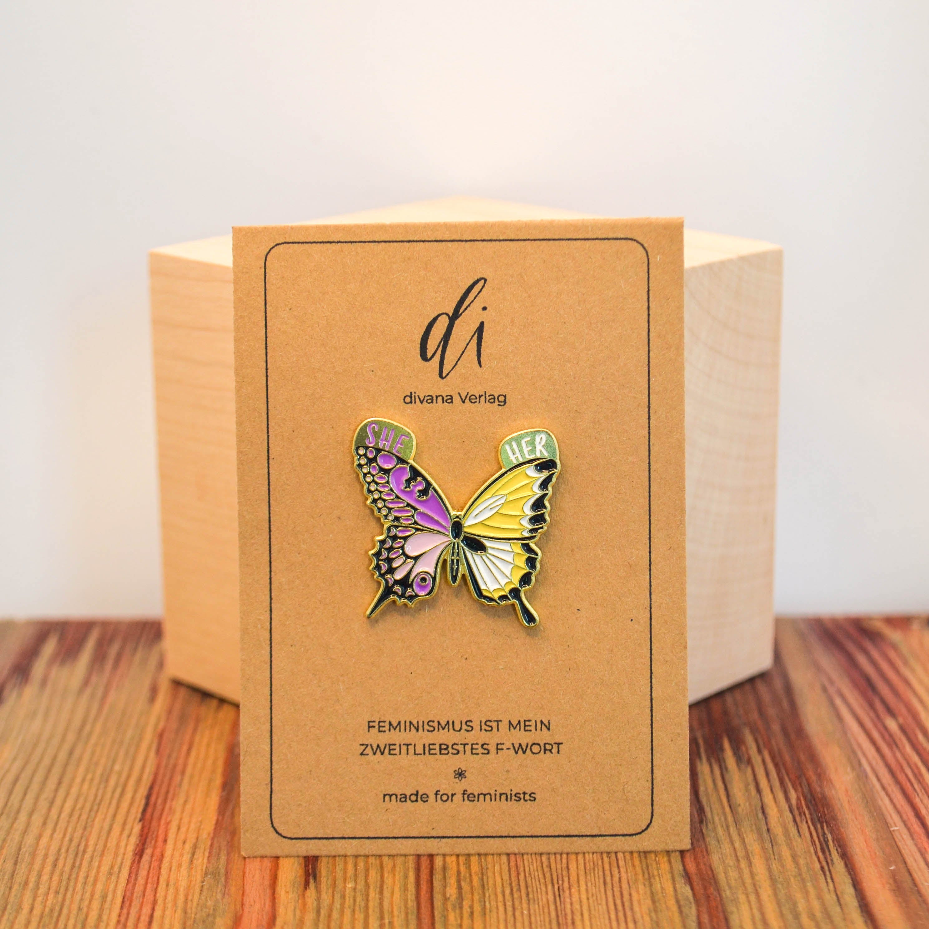 Pins - Pronomen & Identität