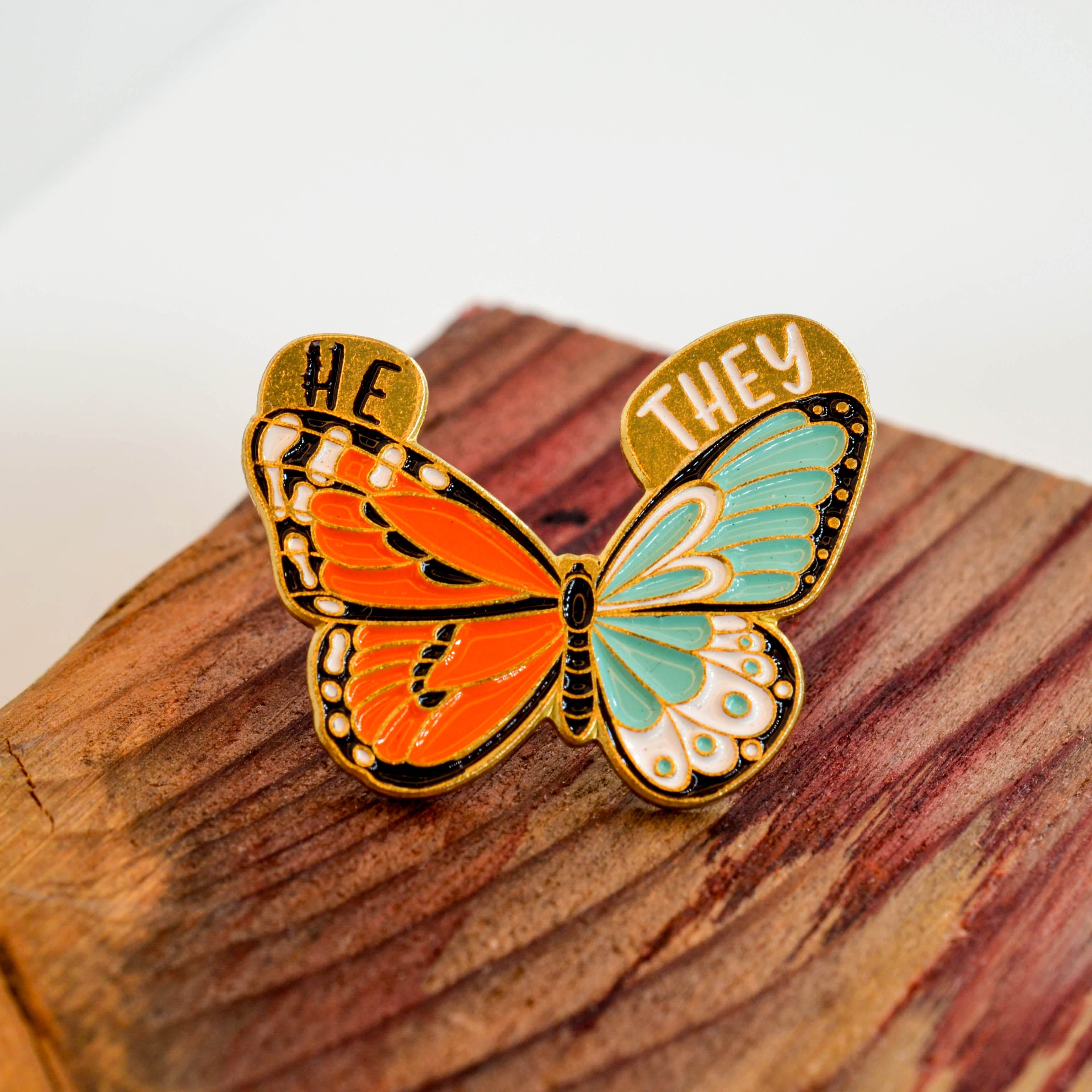 Pins - Pronomen & Identität