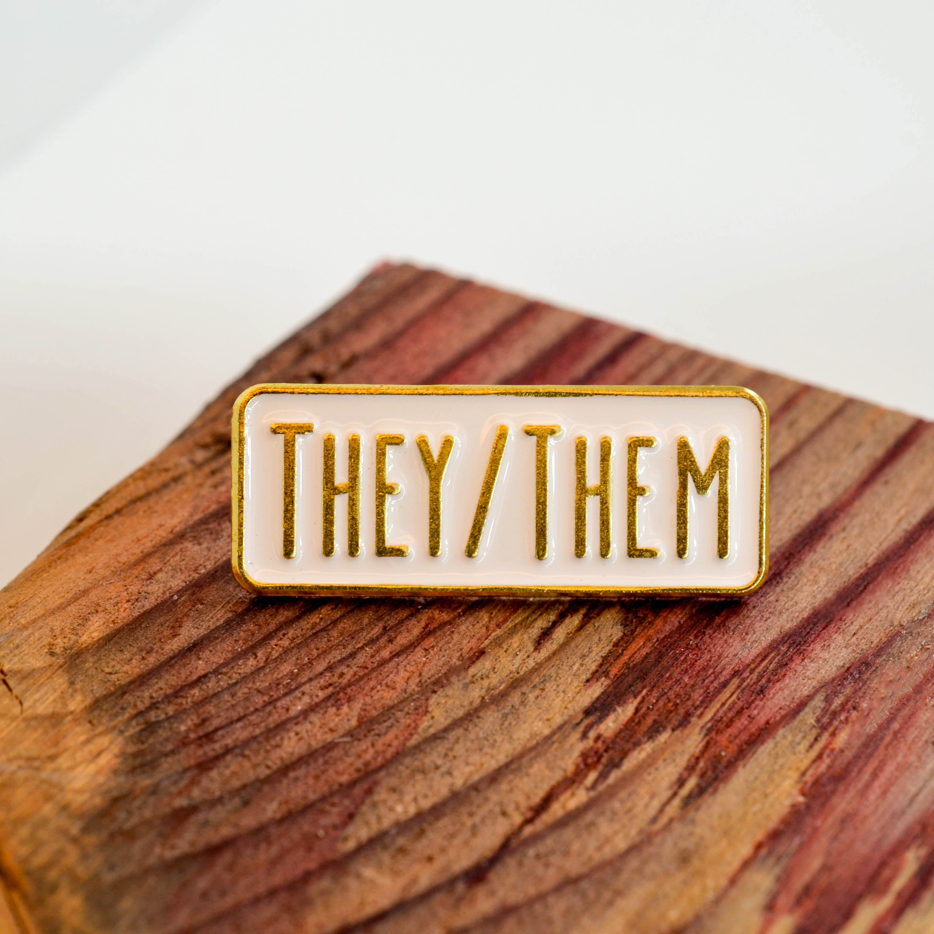 Pins - Pronomen & Identität