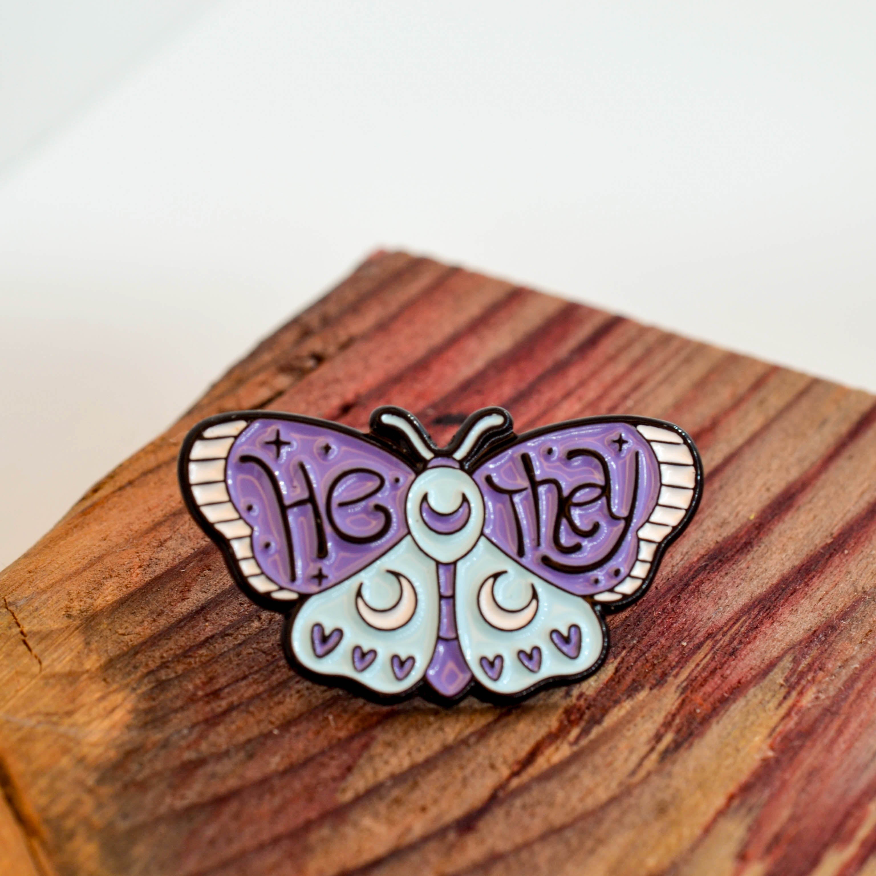 Pins - Pronomen & Identität