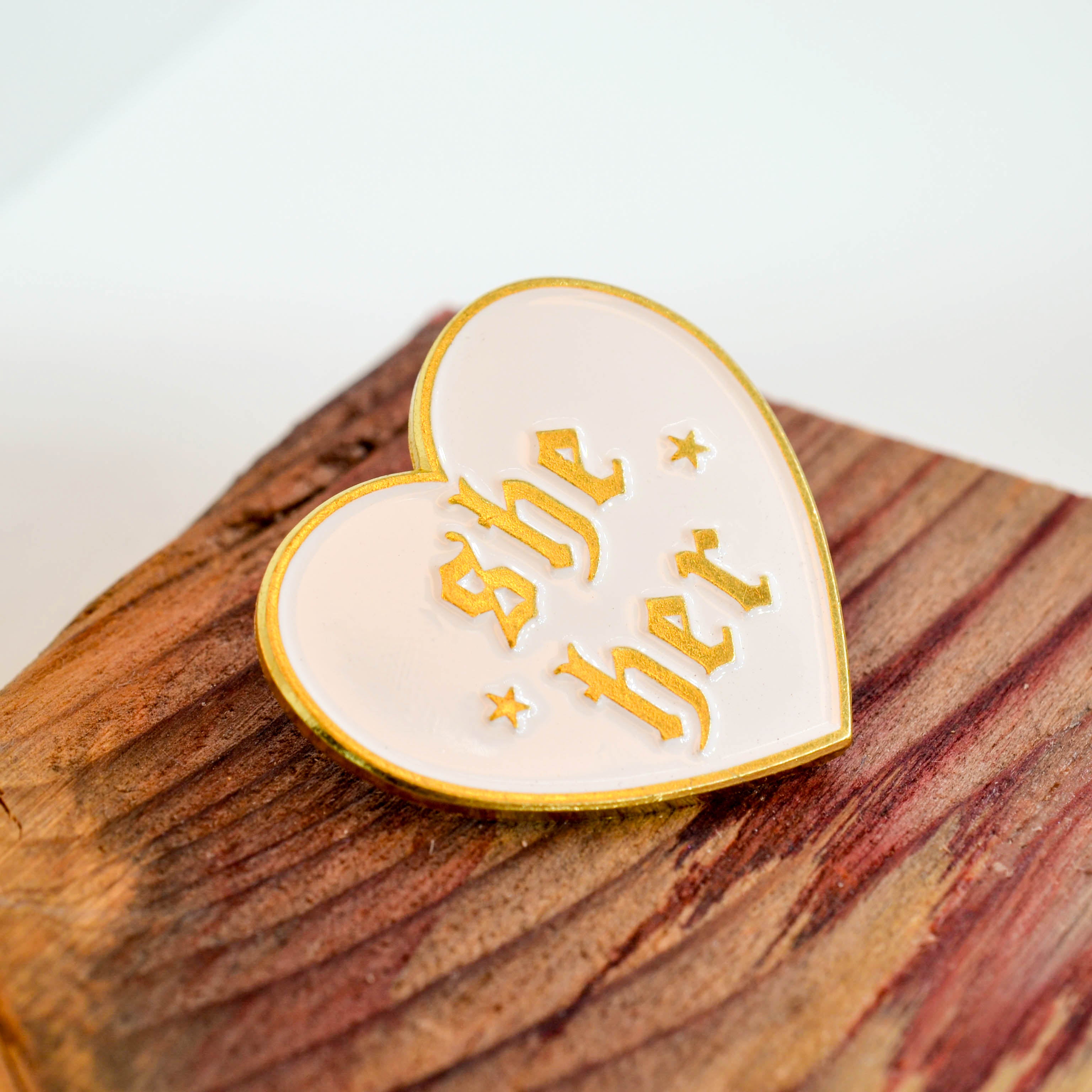 Pins - Pronomen & Identität