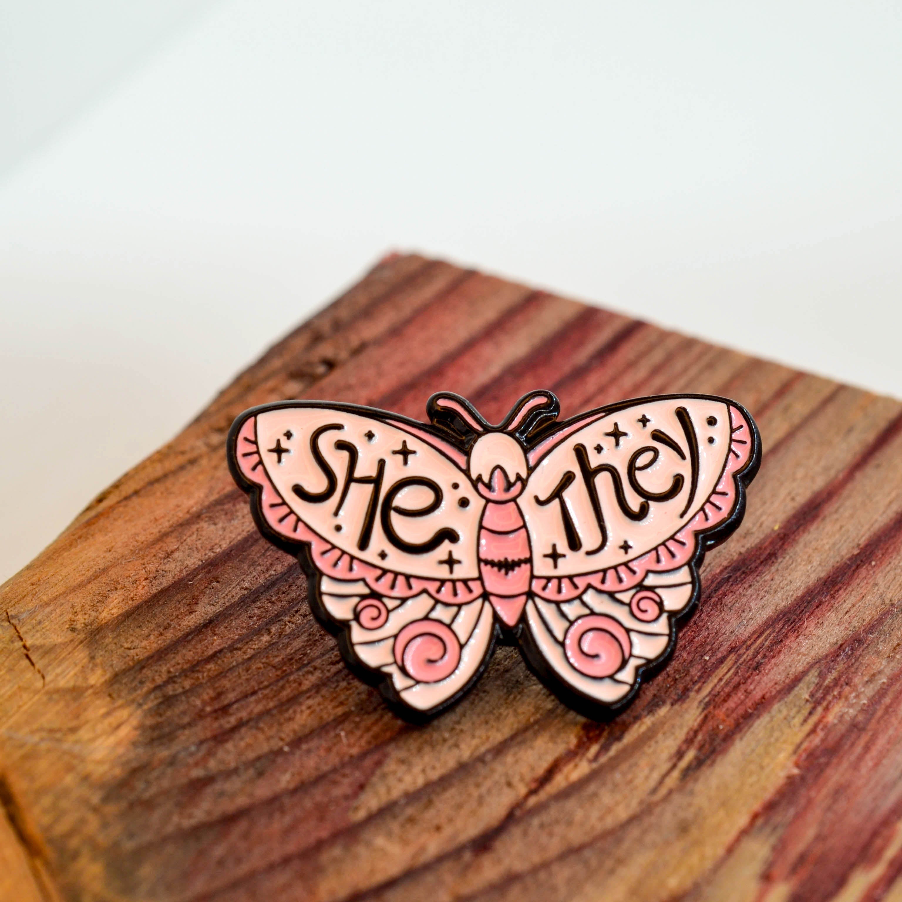 Pins - Pronomen & Identität