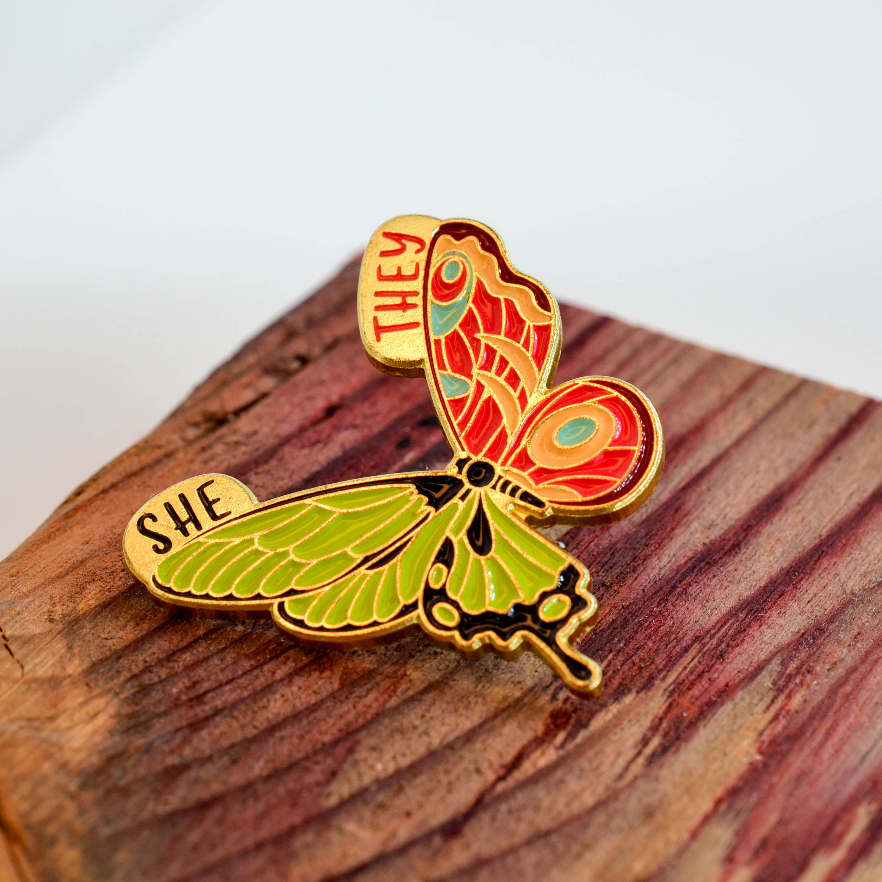 Pins - Pronomen & Identität