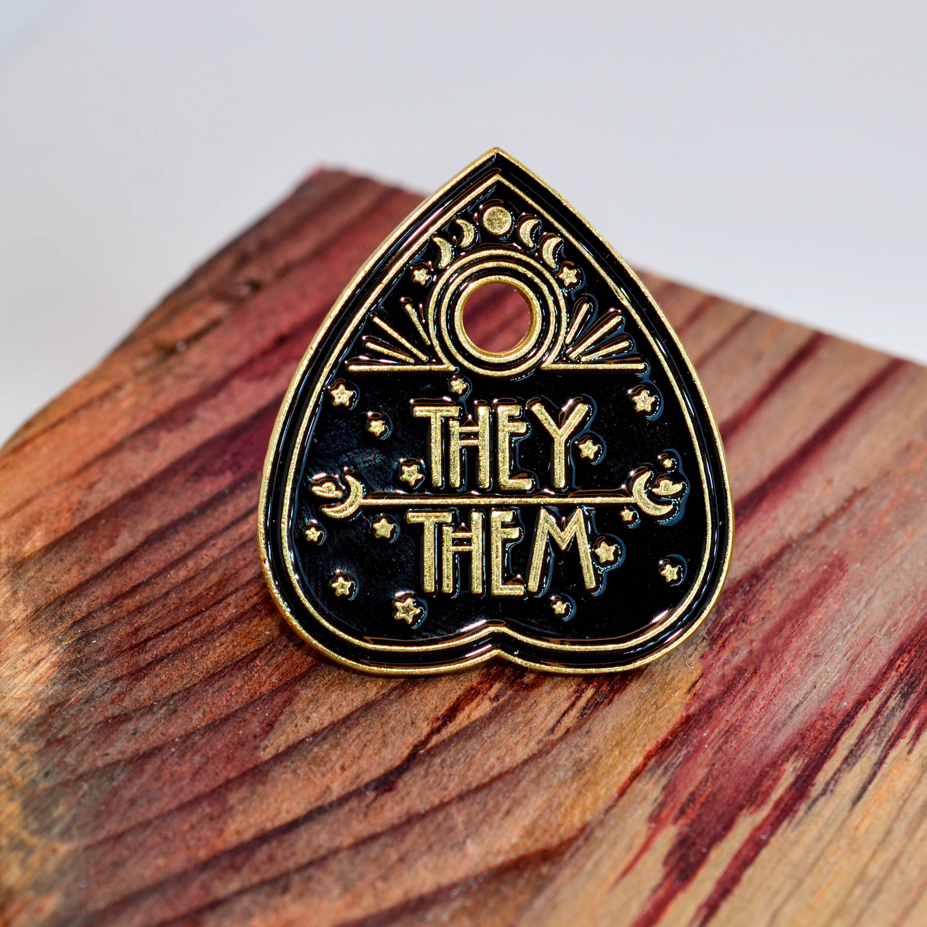 Pins - Pronomen & Identität